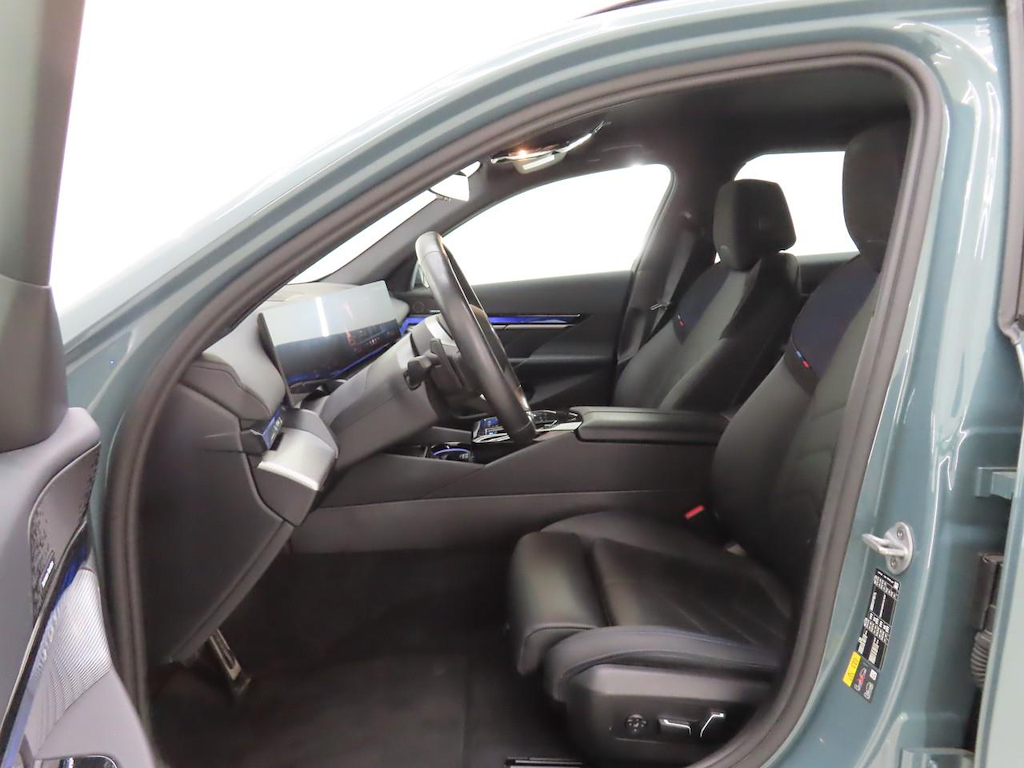 Foto 14 van BMW i5