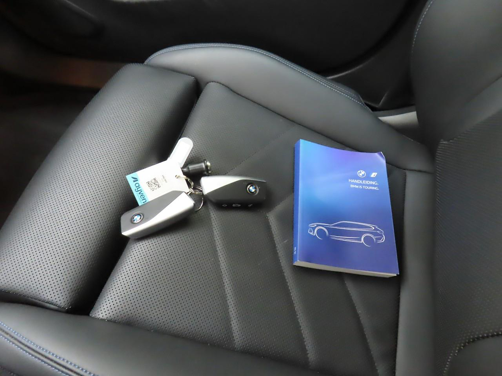 Foto 31 van BMW i5