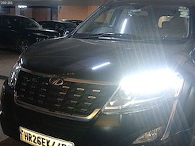 Kaufe MAHINDRA XUV500 (O)2.2D TD W1 bei Ayvens Carmarket