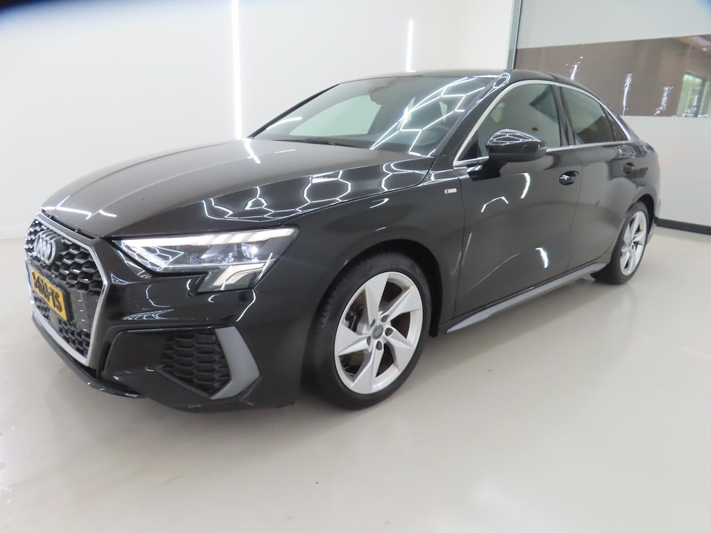Audi A3 Limousine 35 TFSI S tronic S edition 4d