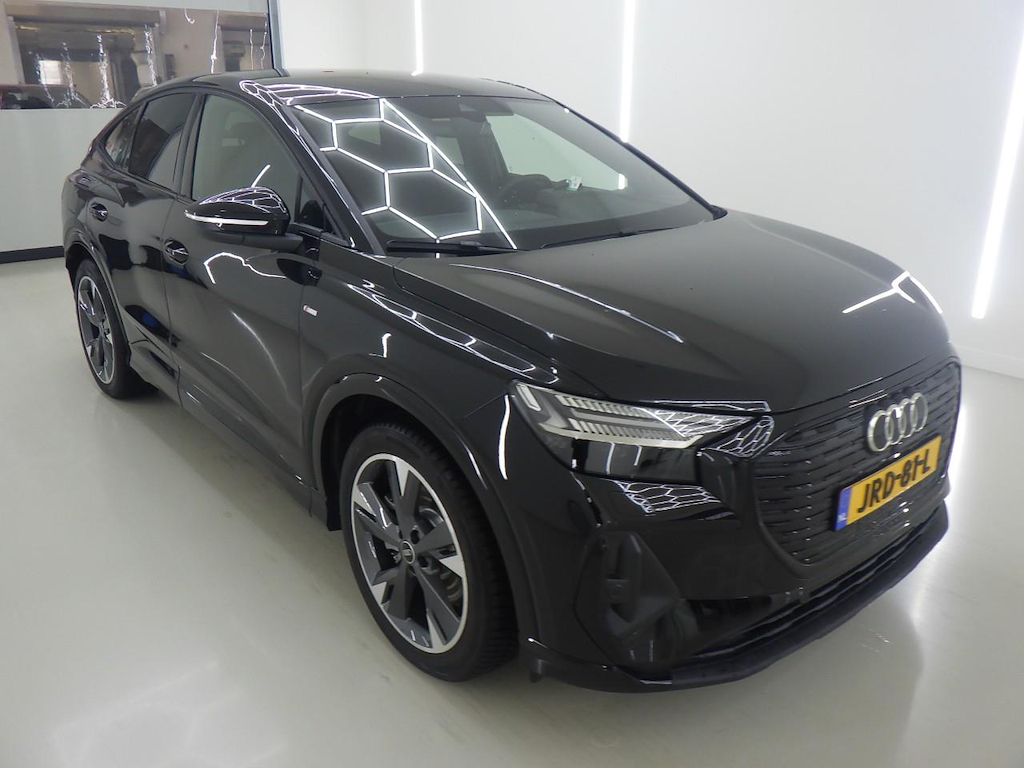 Foto 10 van Audi Q4 Sportback e-tron