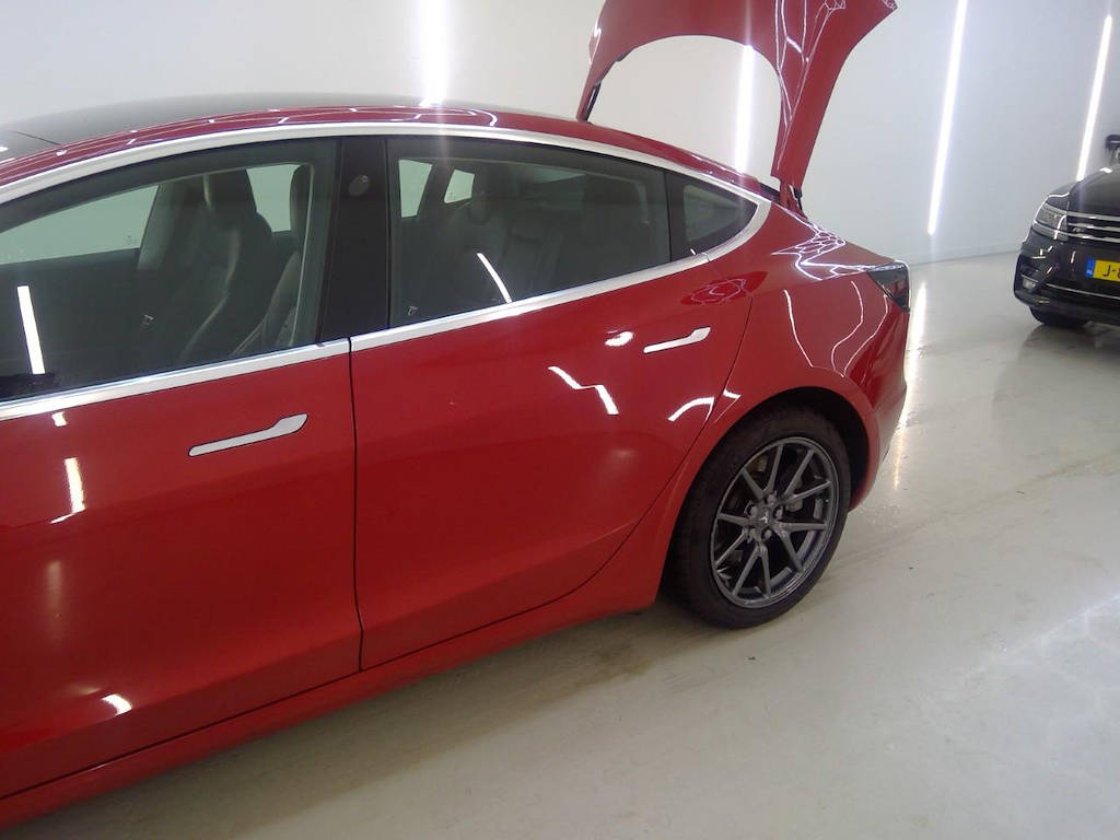 Foto 30 van Tesla Model 3
