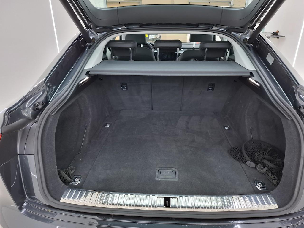 Foto 10 van Audi e-tron sportback