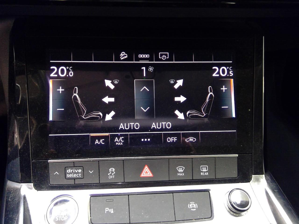 Foto 16 van Audi e-tron