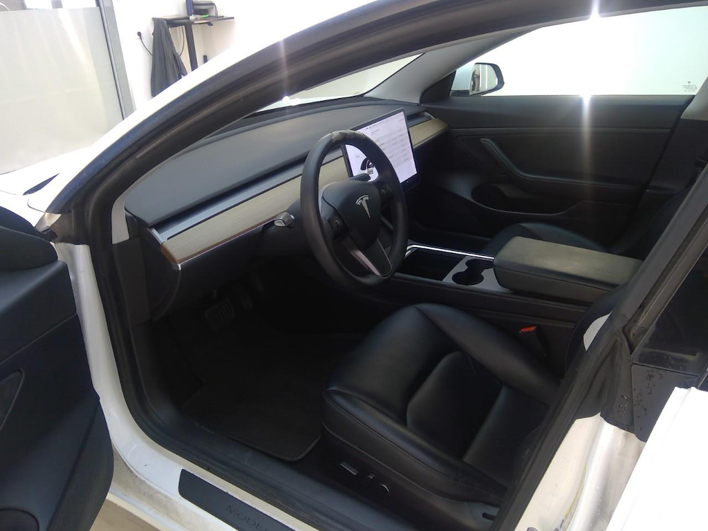 Foto 30 van Tesla Model 3