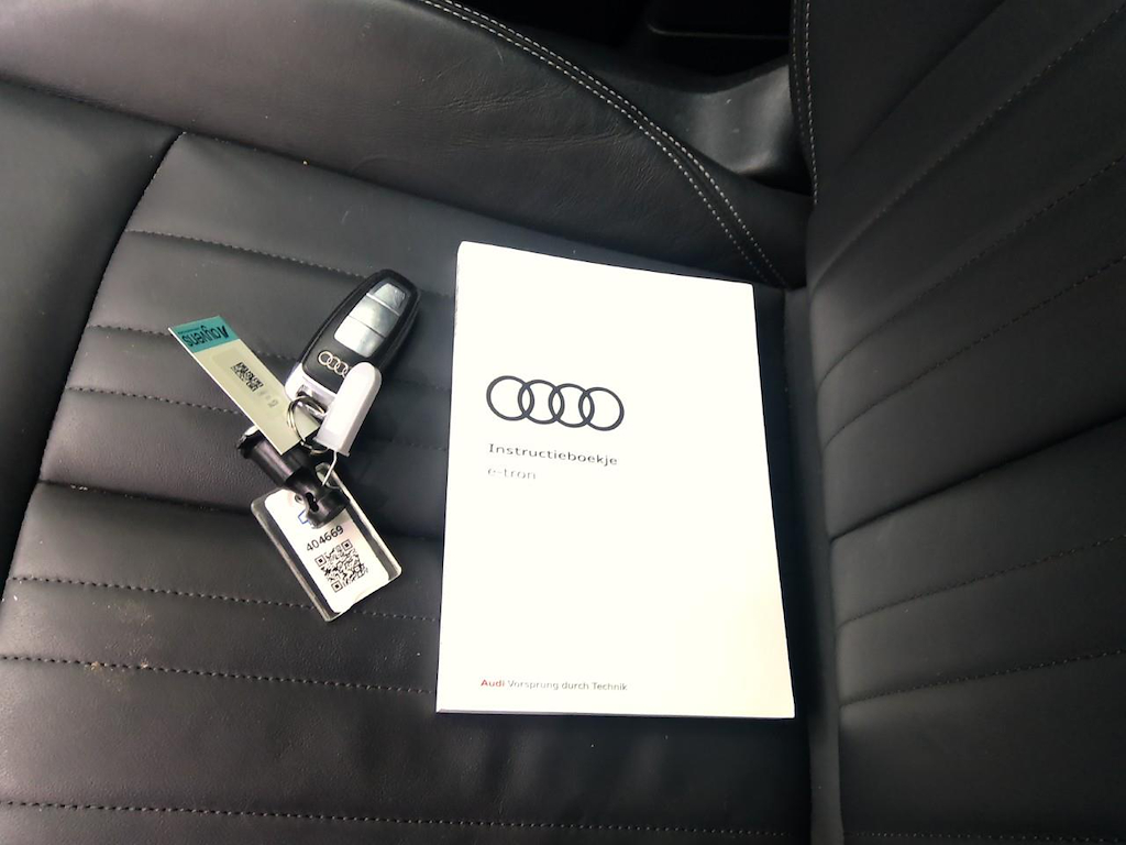 Foto 15 van Audi e-tron