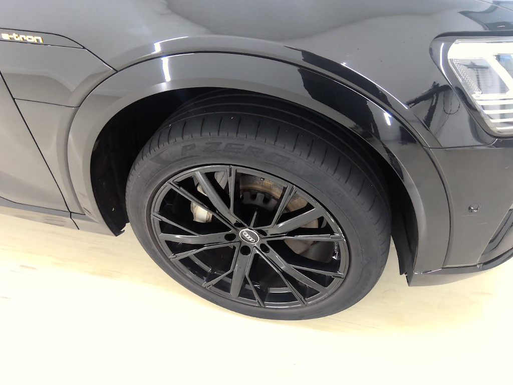 Foto 32 van Audi e-tron