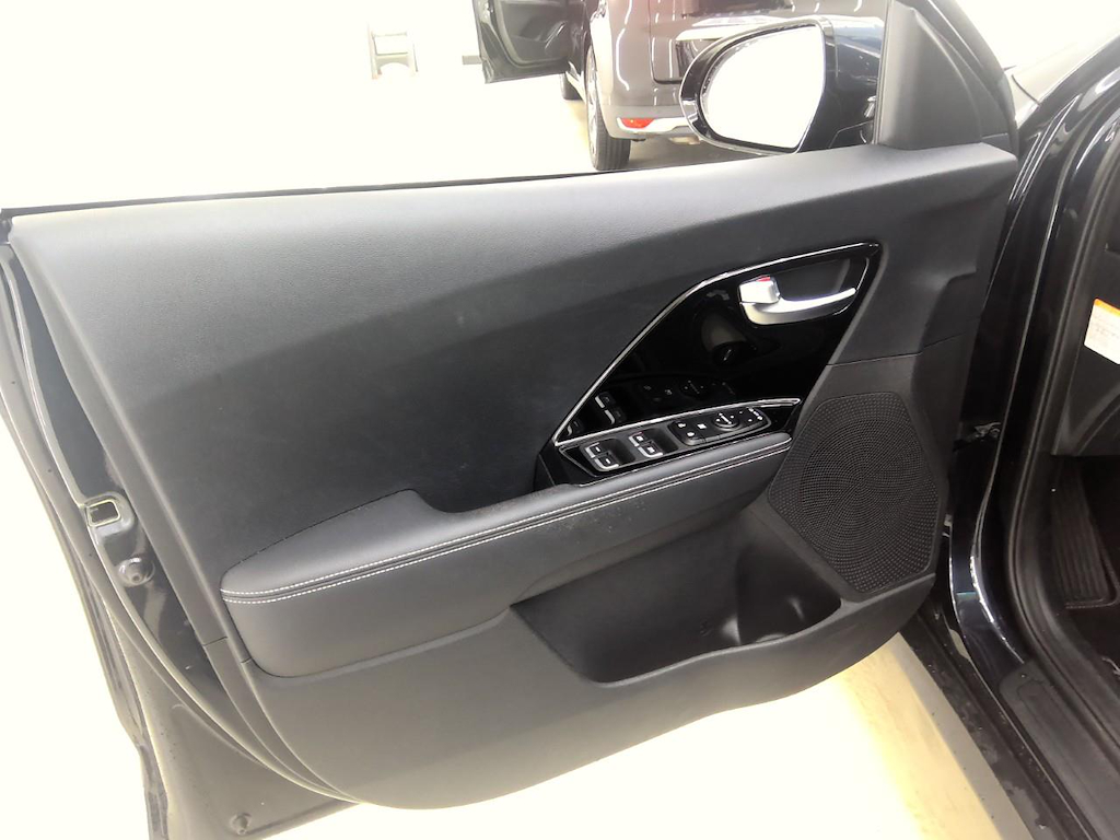 Foto 24 van Kia Niro