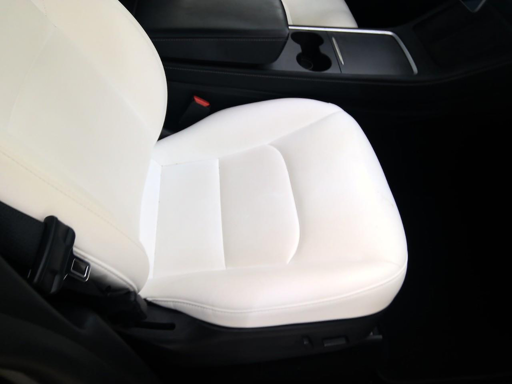 Foto 40 van Tesla Model Y
