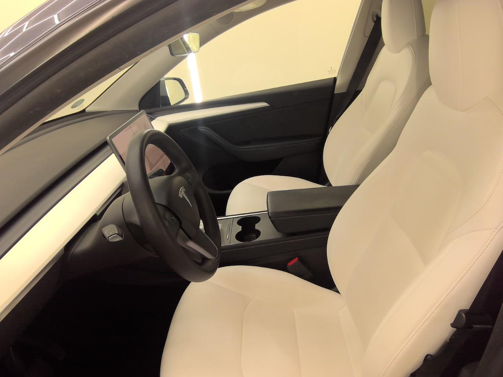 Foto 9 van Tesla Model Y