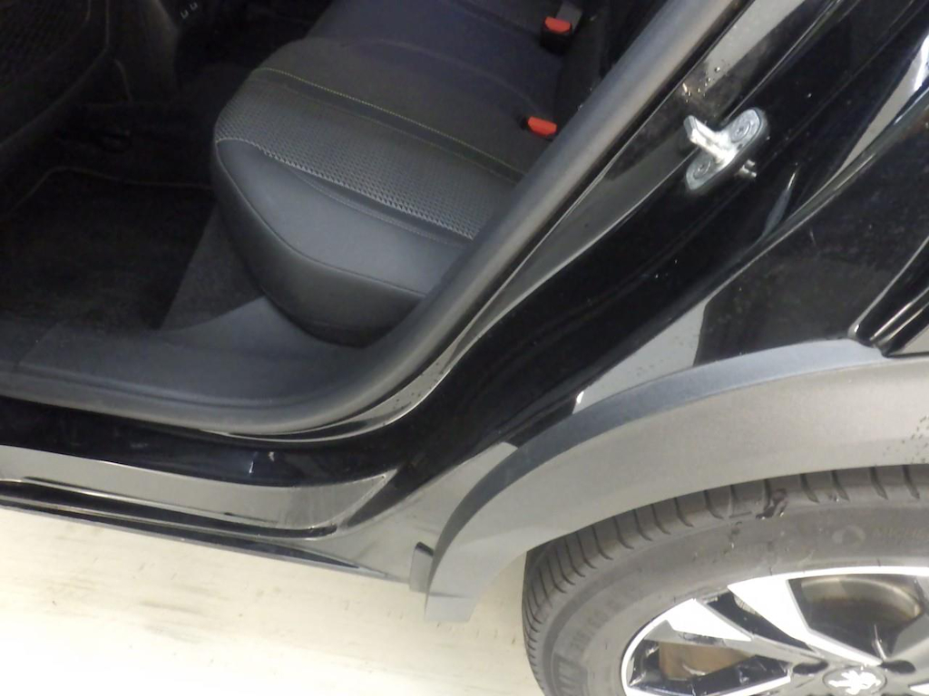 Foto 23 van Peugeot E-2008