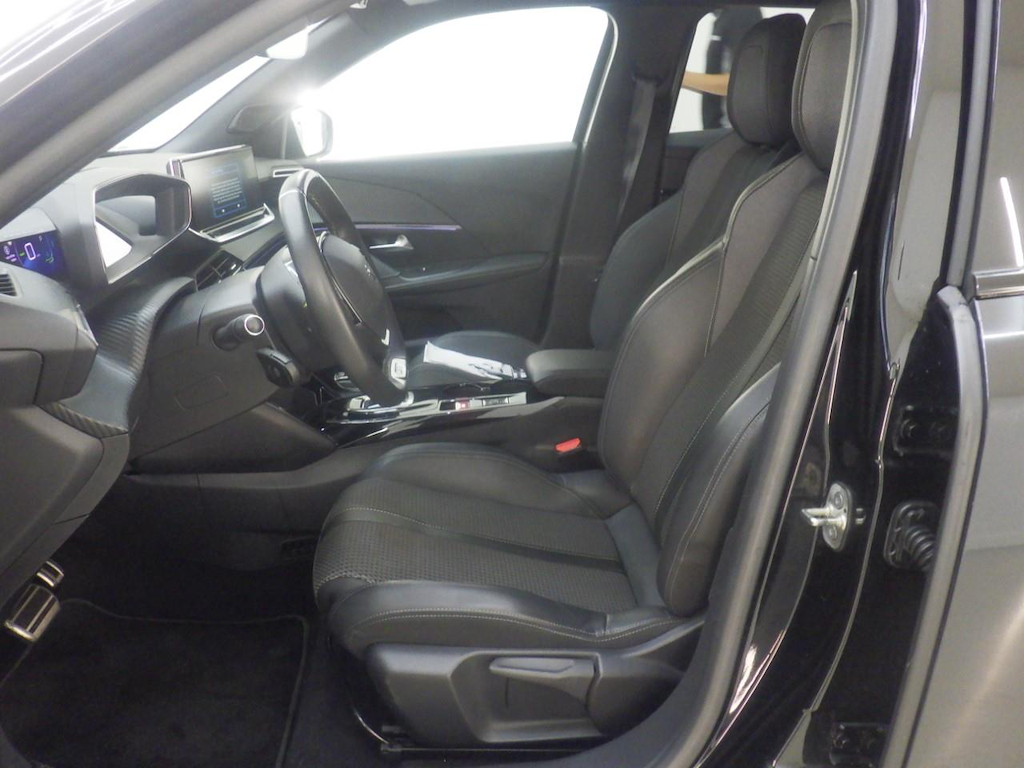 Foto 7 van Peugeot E-2008