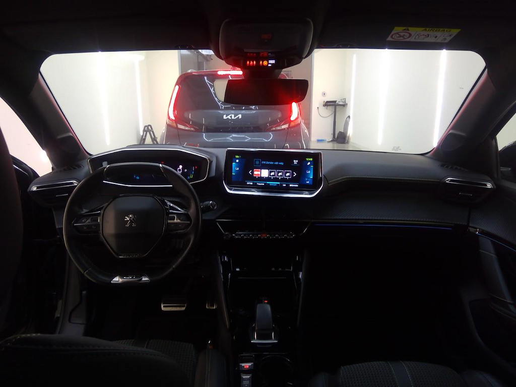 Foto 4 van Peugeot E-208