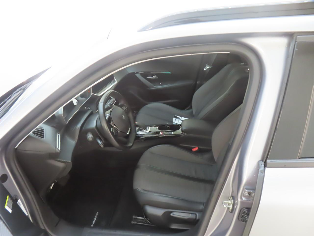 Foto 7 van Peugeot E-2008