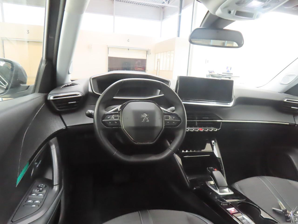 Foto 6 van Peugeot E-2008