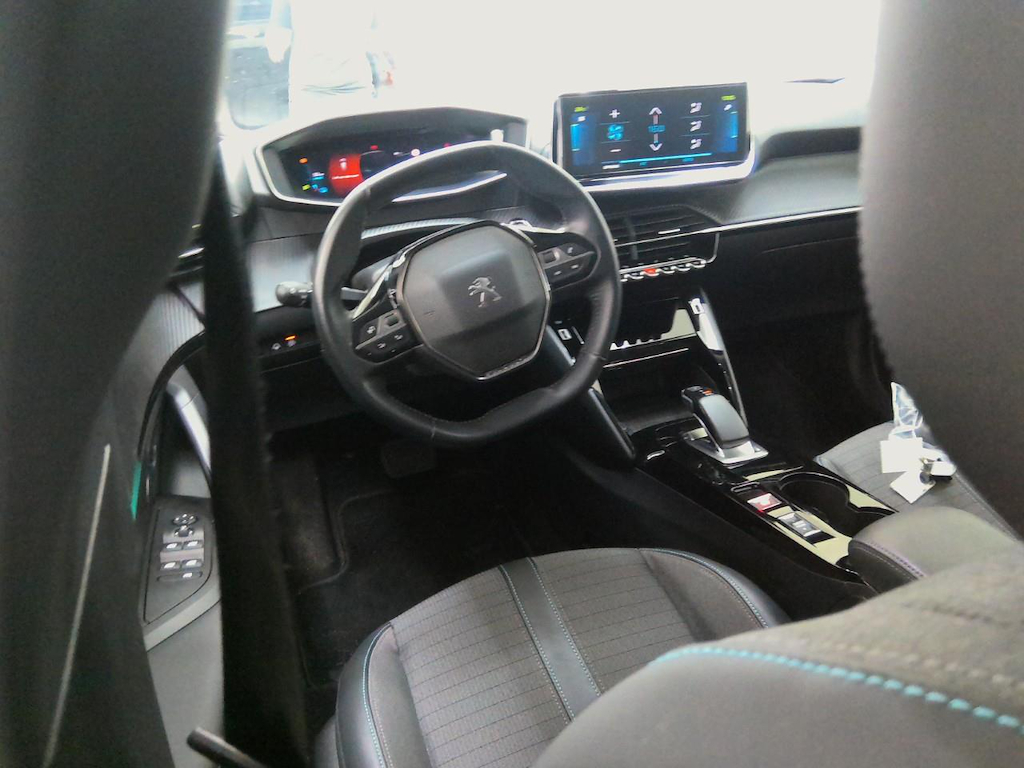 Foto 6 van Peugeot E-2008