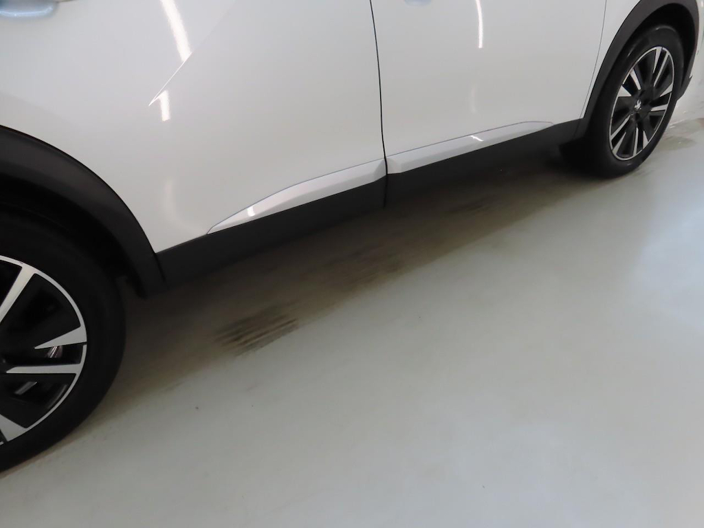 Foto 23 van Peugeot E-2008