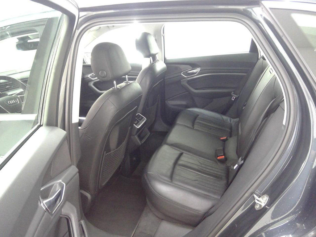 Foto 11 van Audi e-tron