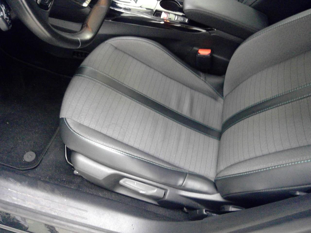 Foto 29 van Peugeot E-208