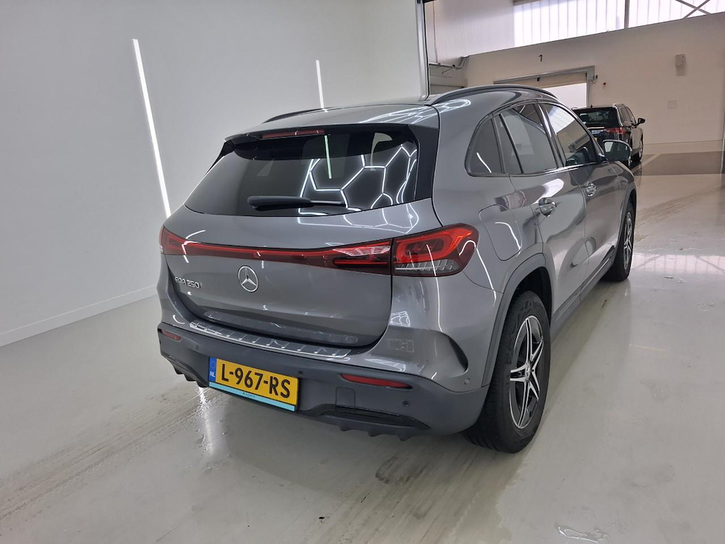 Foto 4 van Mercedes EQA