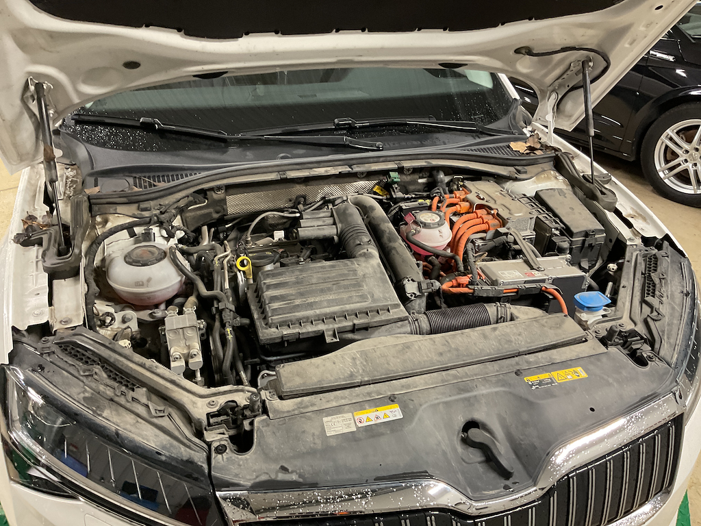 Skoda Superb iV Combi 218hk L&K Drag