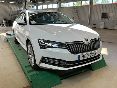 Köp SKODA Superb på Ayvens Carmarket
