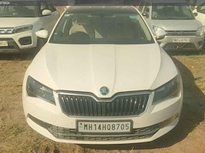 Køb SKODA SUPERB hos Ayvens Carmarket