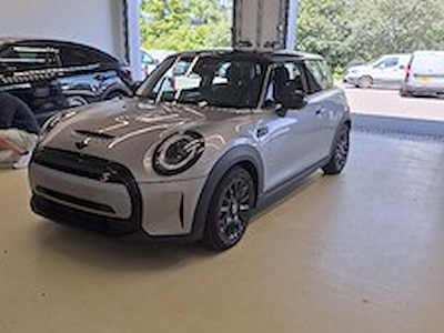 Kaufe MINI MINI 32.6 KWH COOPER SE bei Ayvens Carmarket