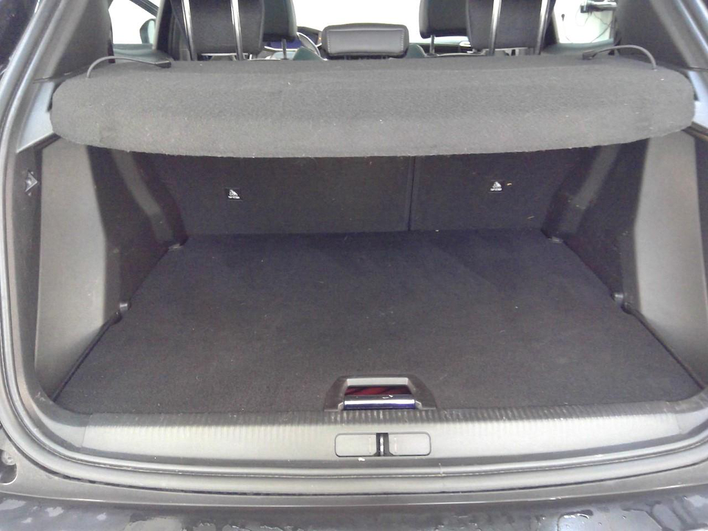 Foto 10 van Peugeot E-2008