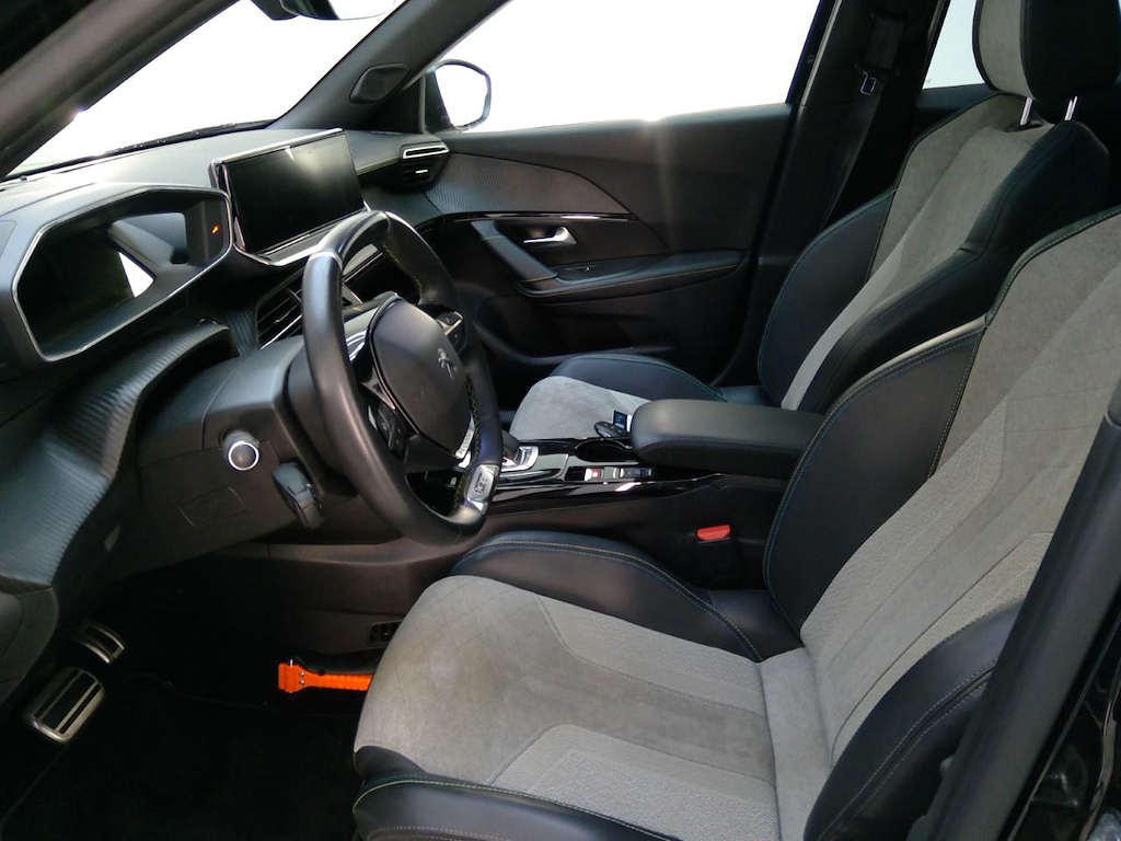 Foto 7 van Peugeot E-2008