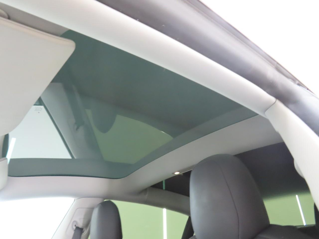 Photo 14 of Tesla Model 3