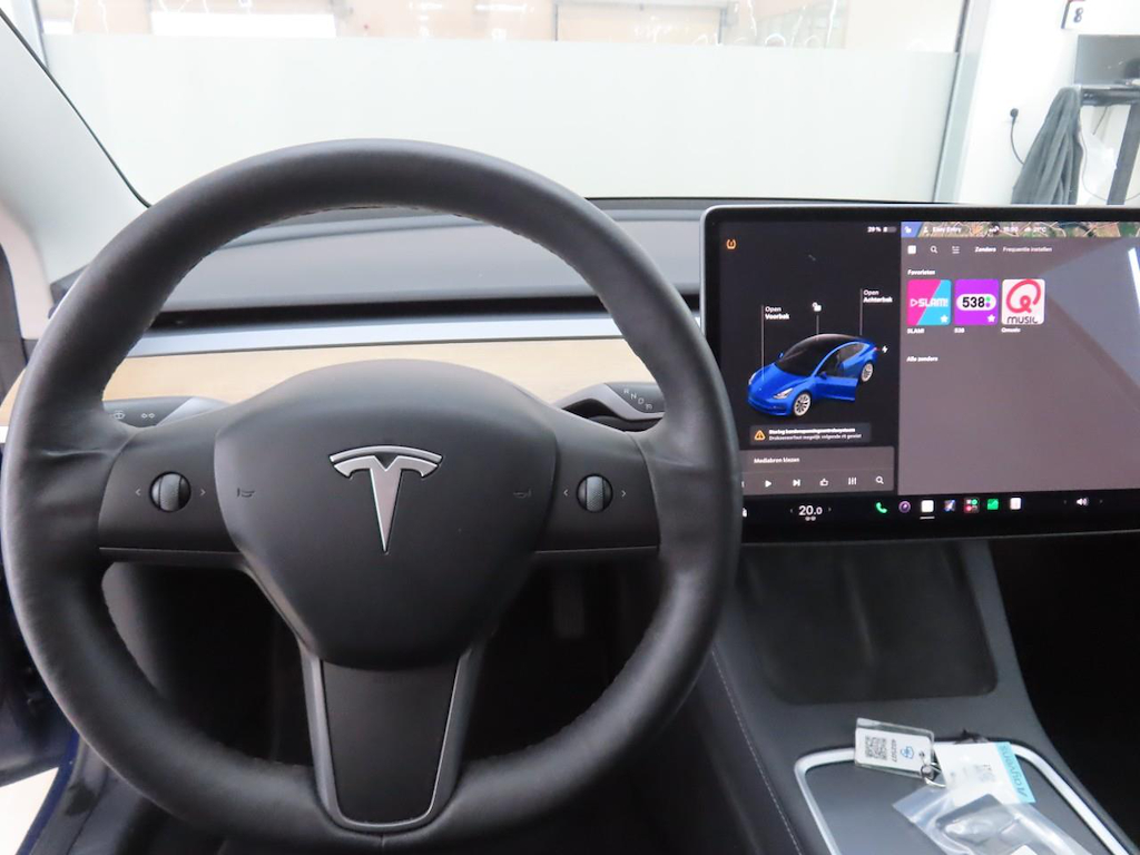 Photo 4 of Tesla Model 3