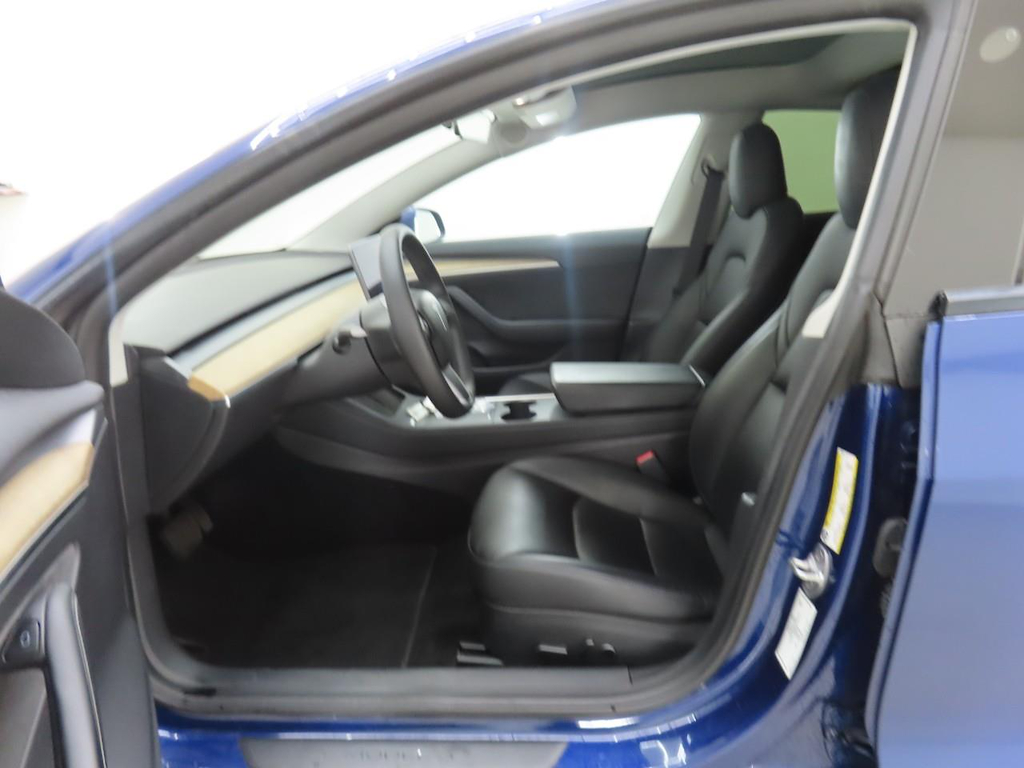 Photo 8 of Tesla Model 3