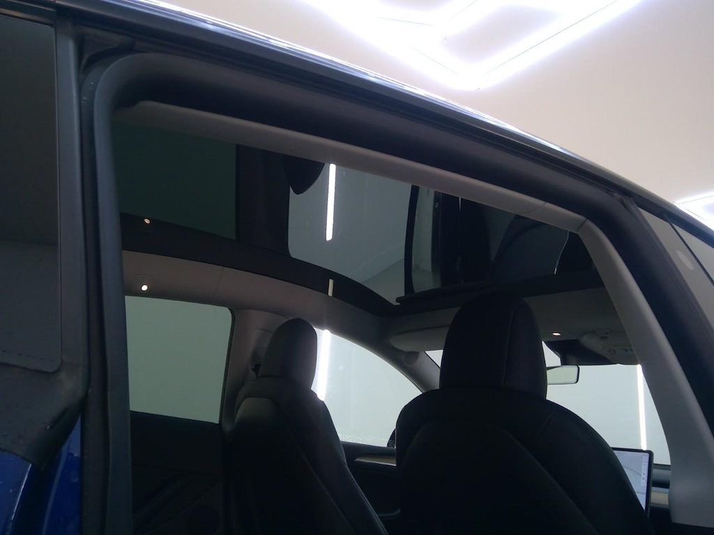 Foto 23 van Tesla Model Y