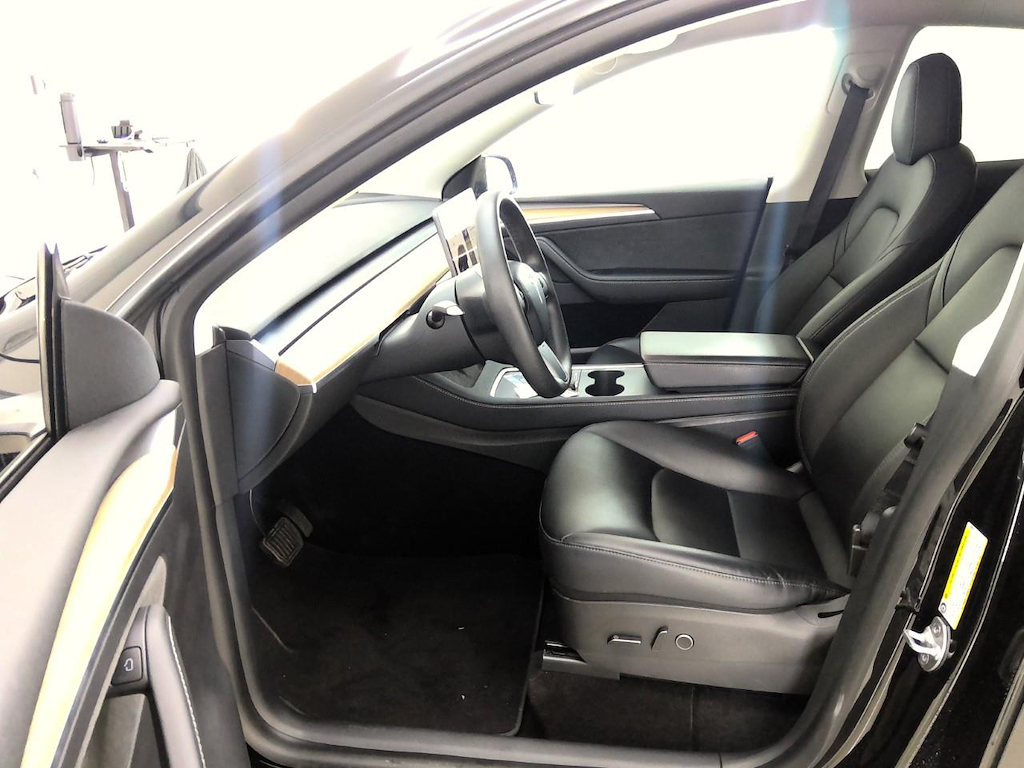 Foto 14 van Tesla Model Y