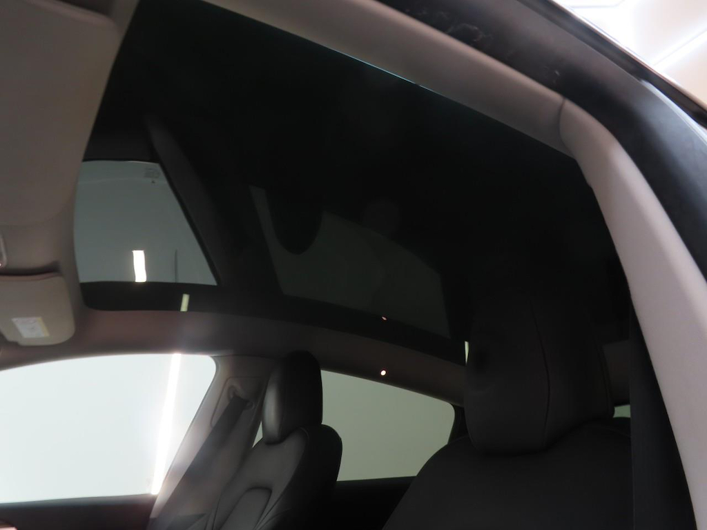 Foto 23 van Tesla Model Y