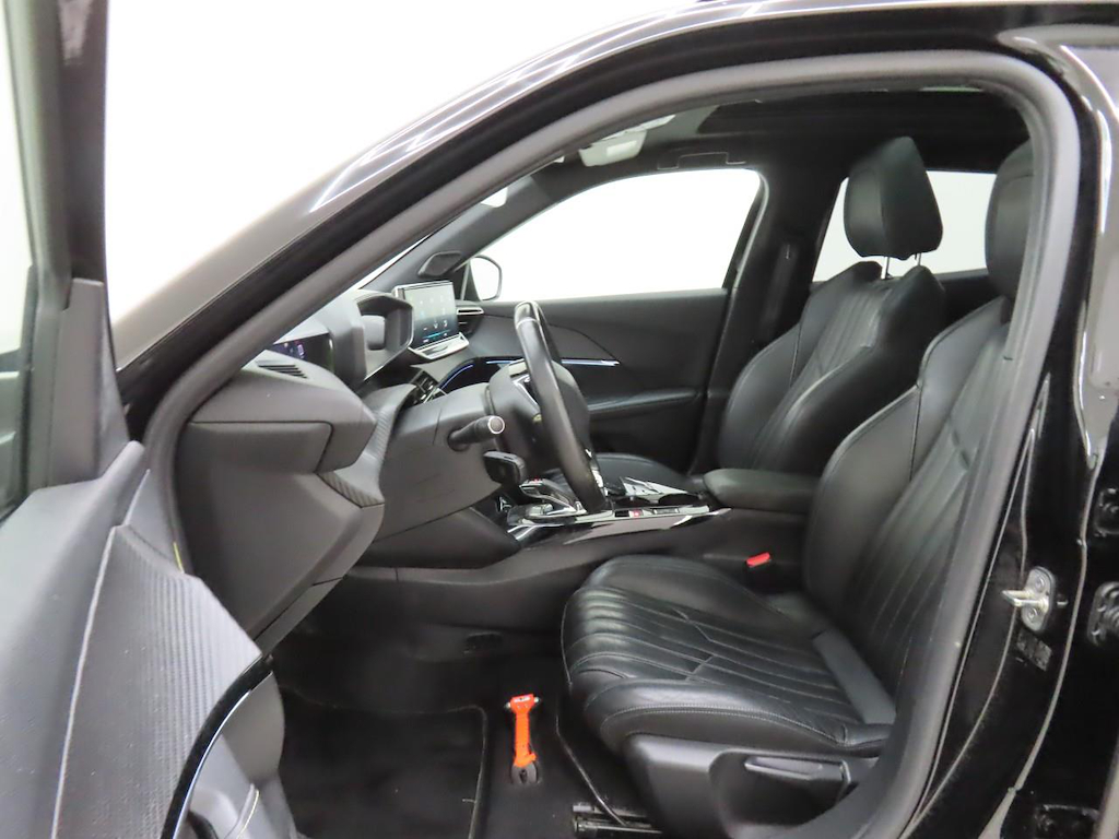 Foto 6 van Peugeot E-2008