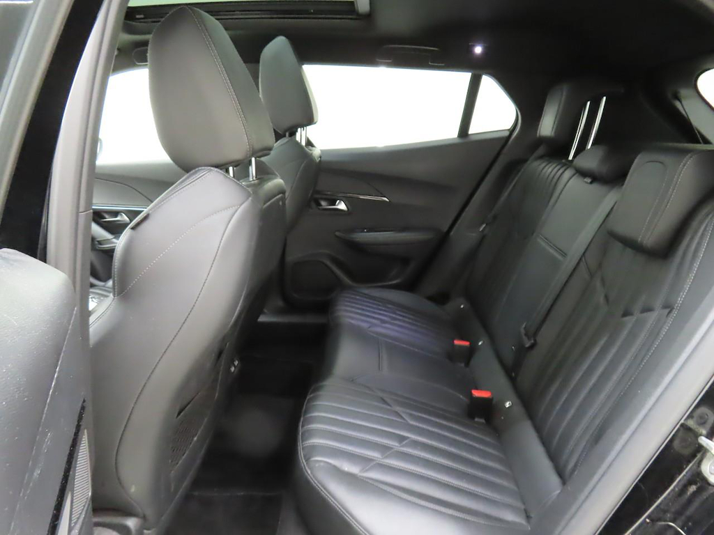 Foto 7 van Peugeot E-2008