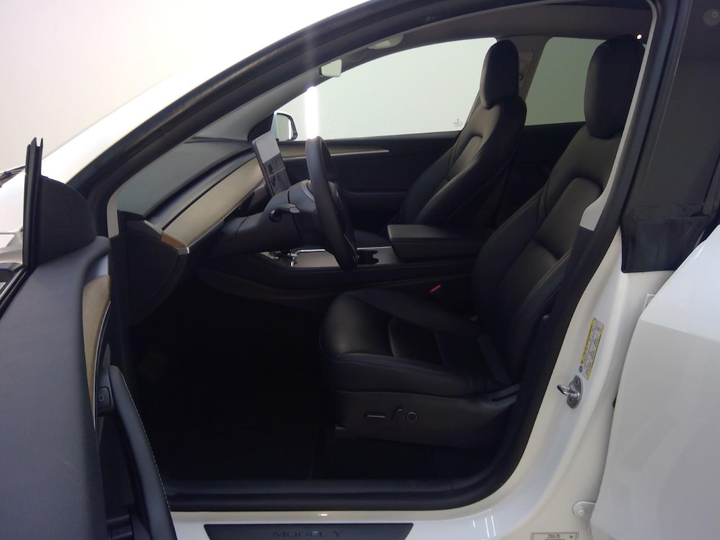 Foto 14 van Tesla Model Y