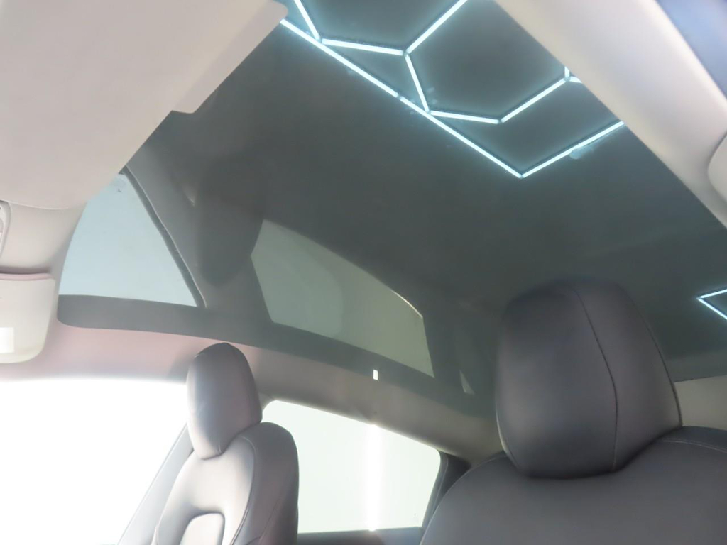 Foto 21 van Tesla Model Y