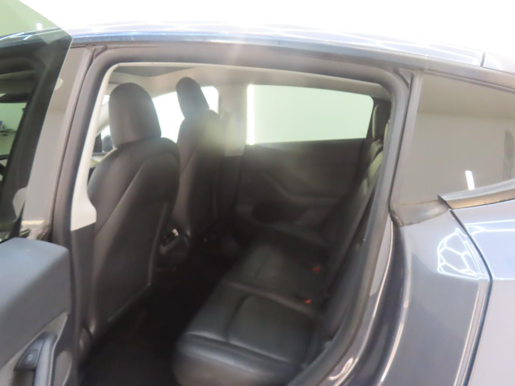 Foto 9 van Tesla Model Y