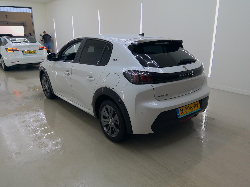 Foto 5 van Peugeot E-208