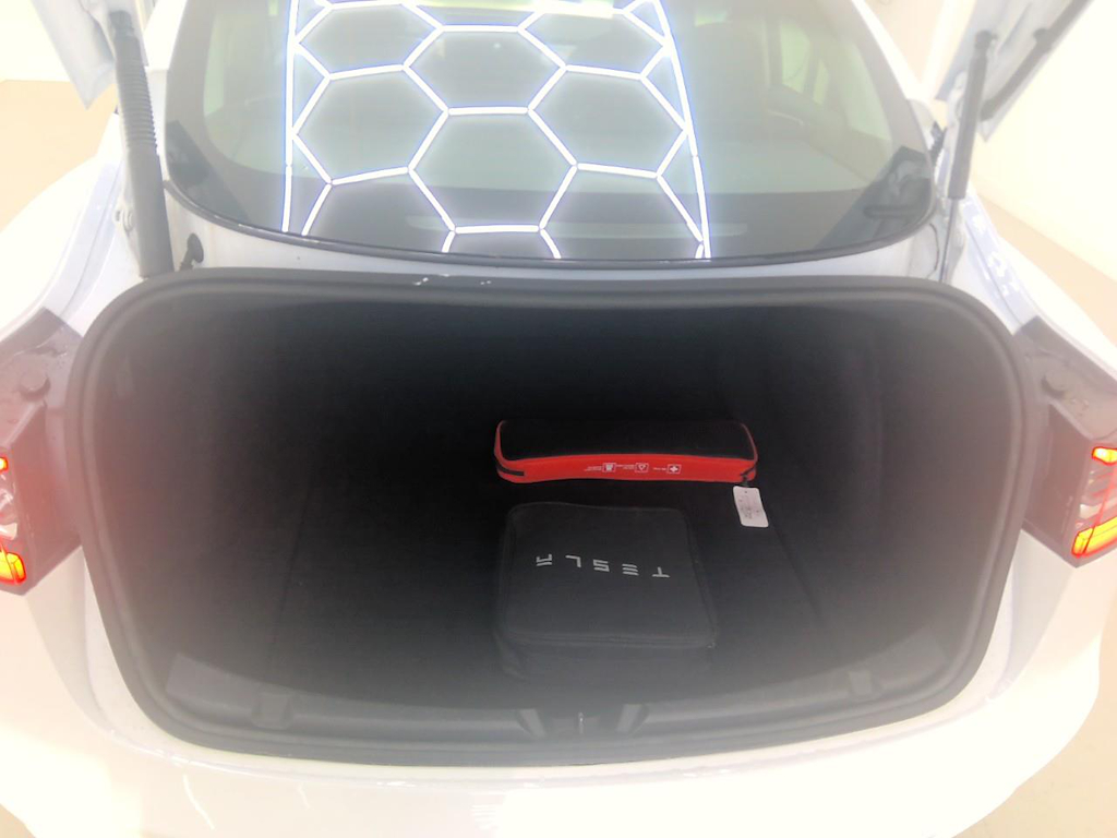 Foto 10 van Tesla Model 3