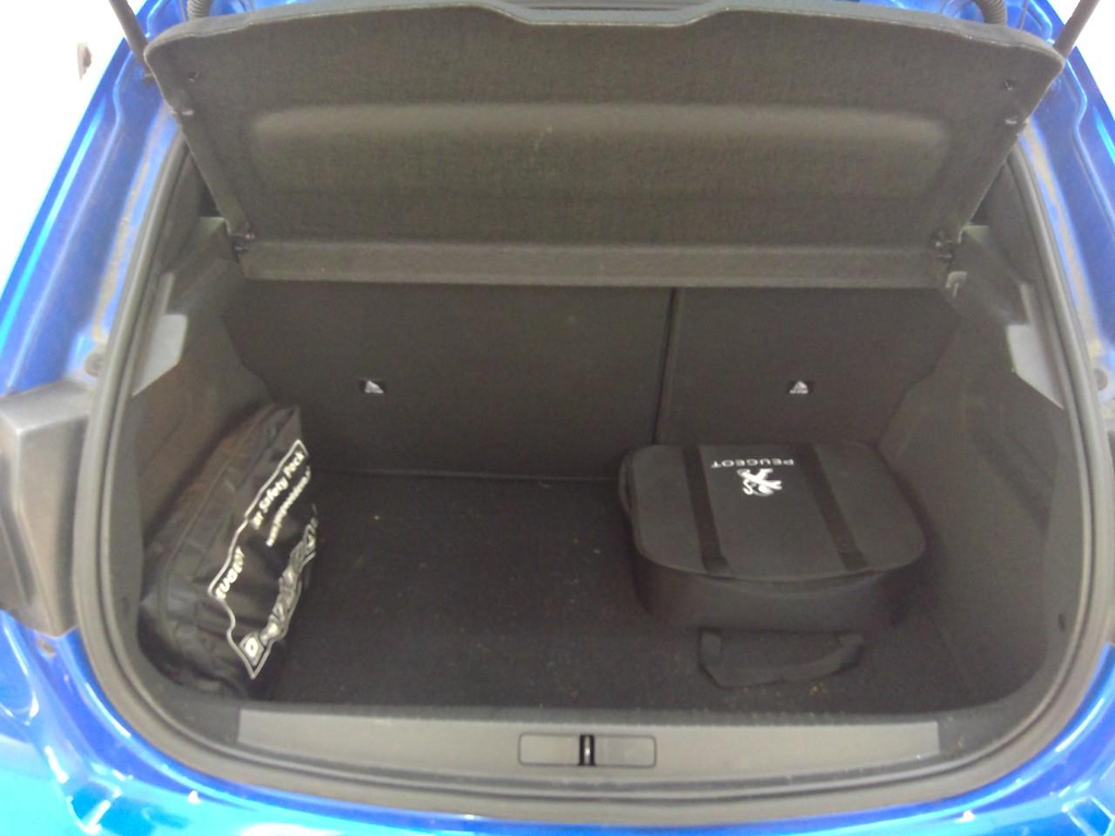 Photo 11 of Peugeot E-208