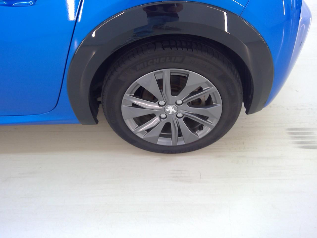 Photo 13 of Peugeot E-208