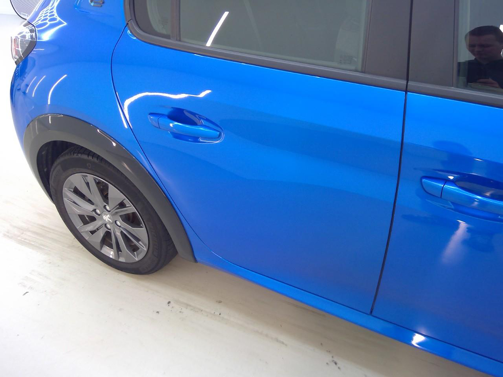 Photo 22 of Peugeot E-208
