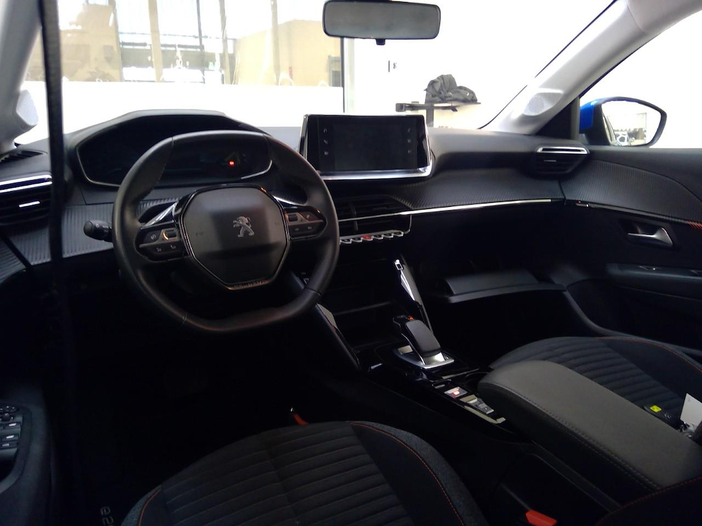 Photo 4 of Peugeot E-208