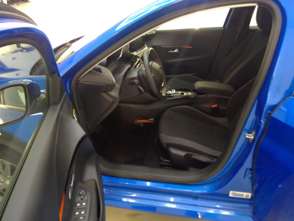 Photo 8 of Peugeot E-208
