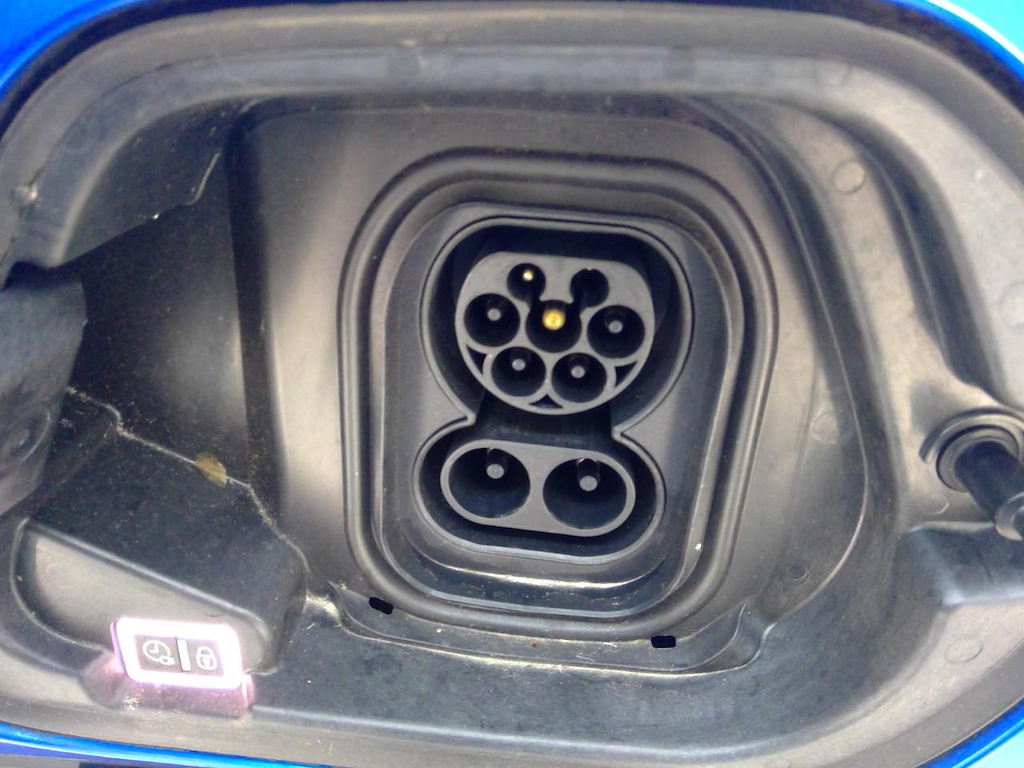 Photo 10 of Peugeot E-208