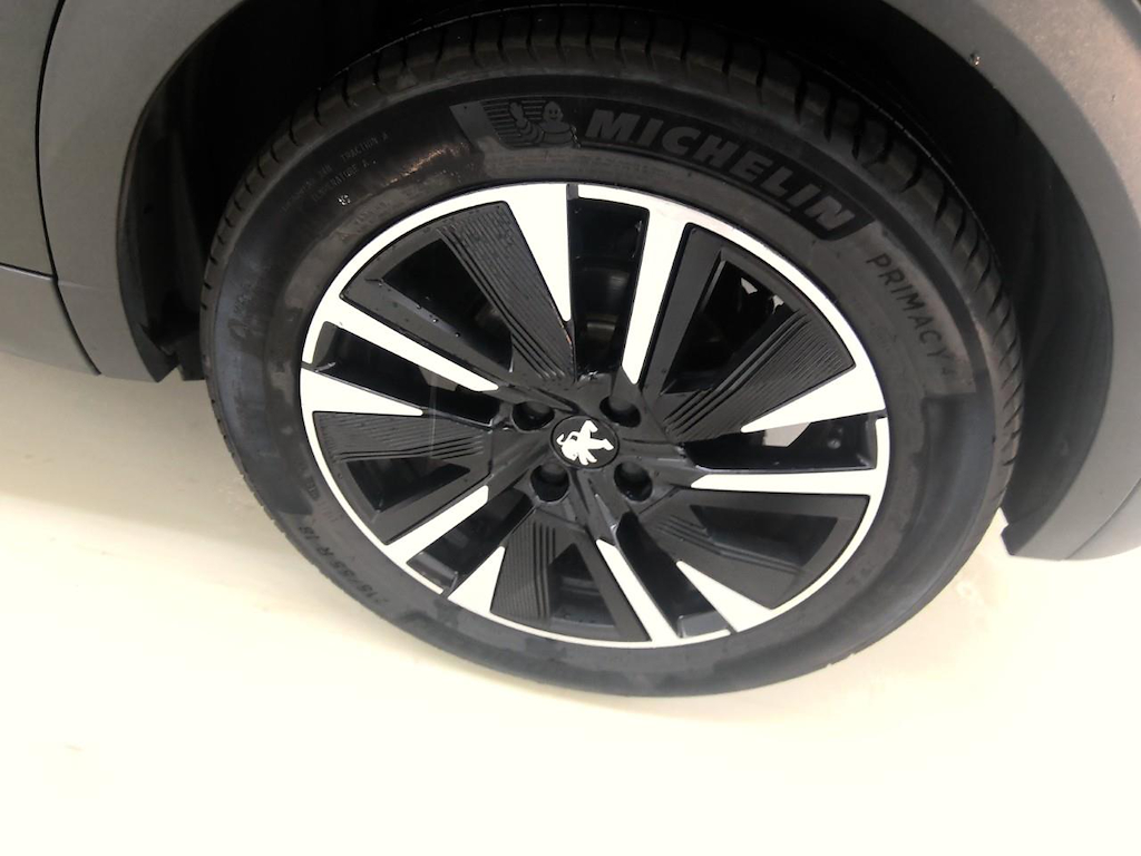 Foto 13 van Peugeot E-2008